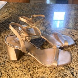 Jewel Badgley Mischka